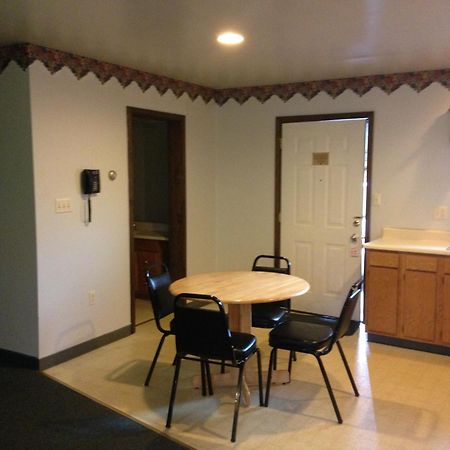 Fred'S Inn Restaurant & Lodging Norwich Room photo