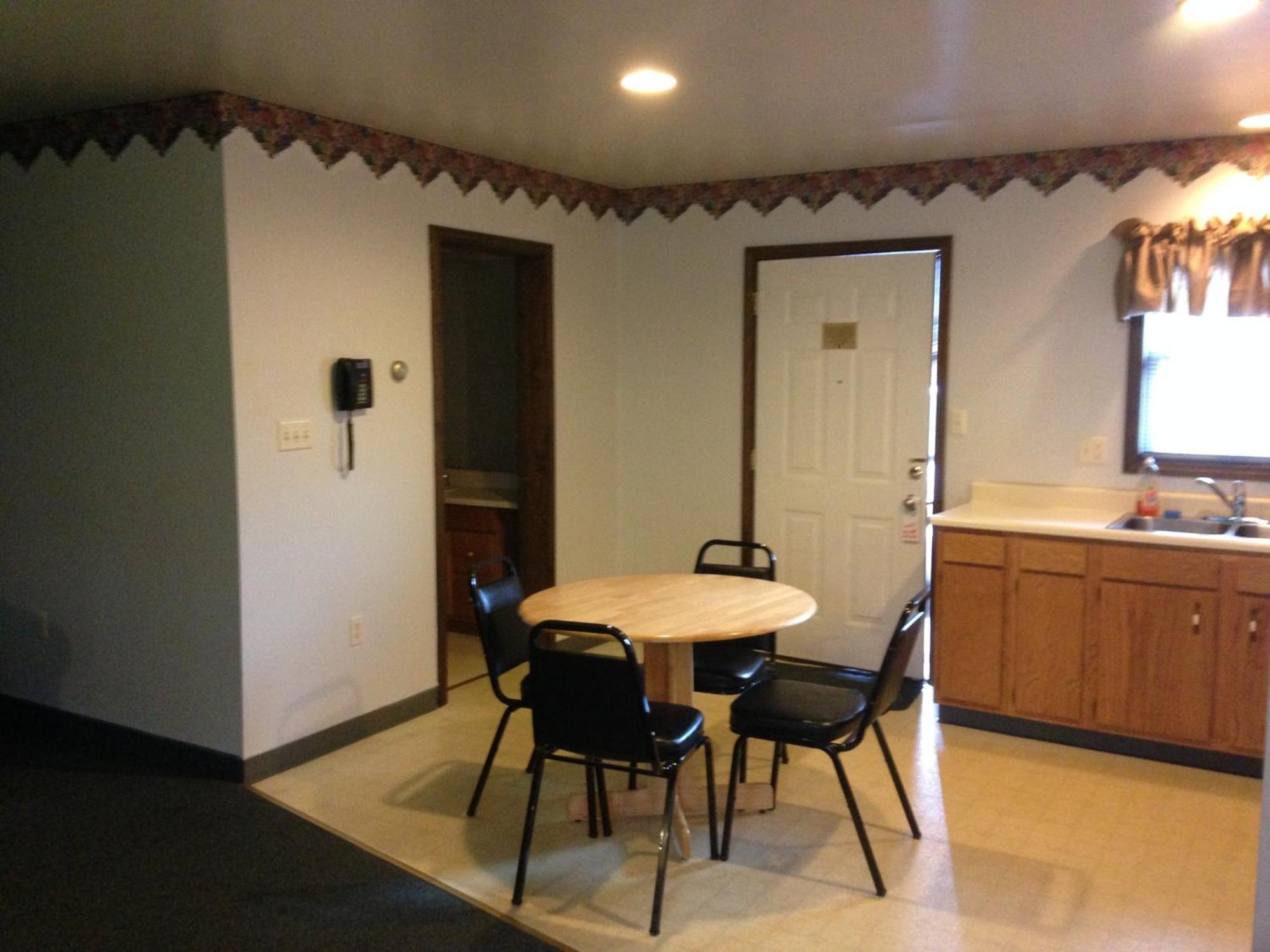 Fred'S Inn Restaurant & Lodging Norwich Room photo